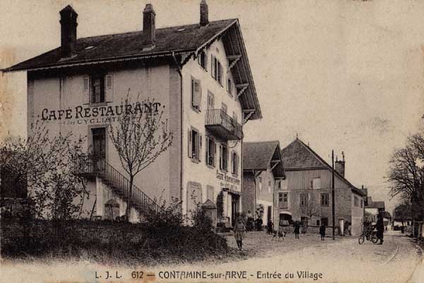 Carte Postale<br />
Entrée du village